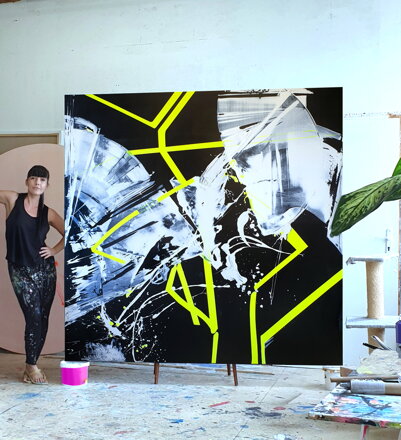 White on black neon, 200 x 200 cm 